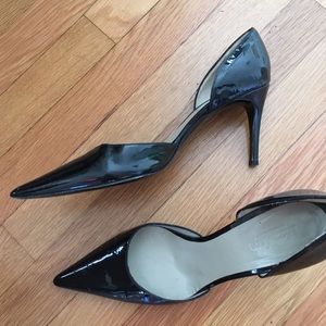 Black patterned leather shoes